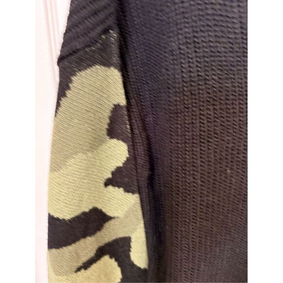 Camo Patterned Color Block Sweater - Picture 4 of 6